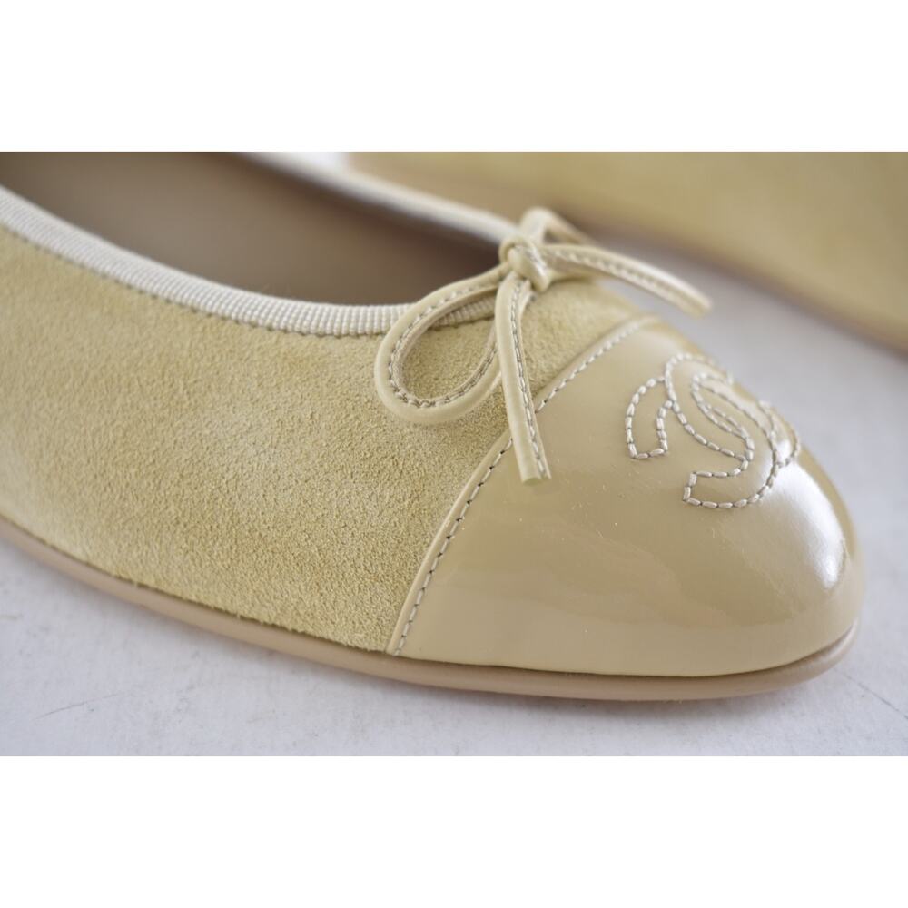 Chanel 26A Beige Suede Patent Leather CC Logo Bow Tie Ballet Ballerina Flat 38 - Picture 6 of 16